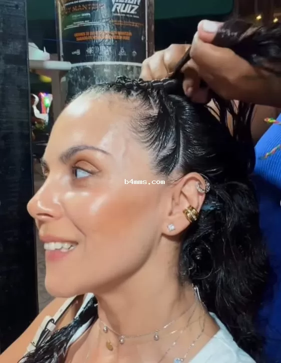 Настя Каменских волосы