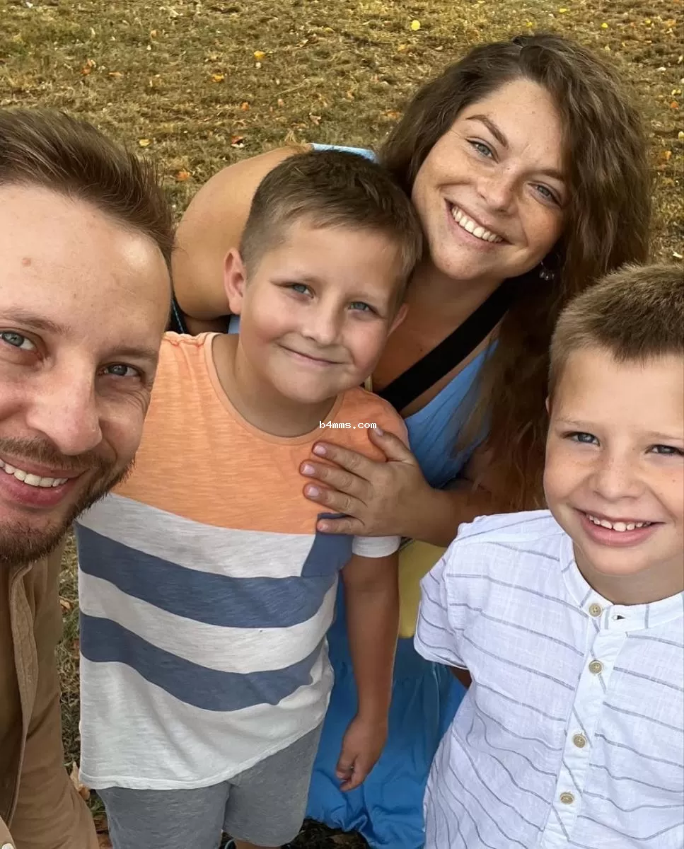 Неля Шовкопляс с мужем и сыновьями