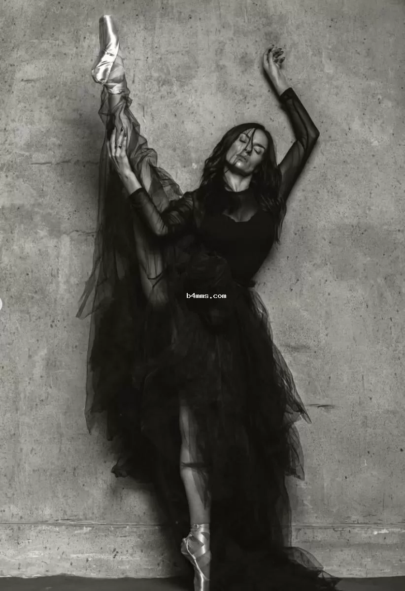 Мейхер похвасталась фигурой 