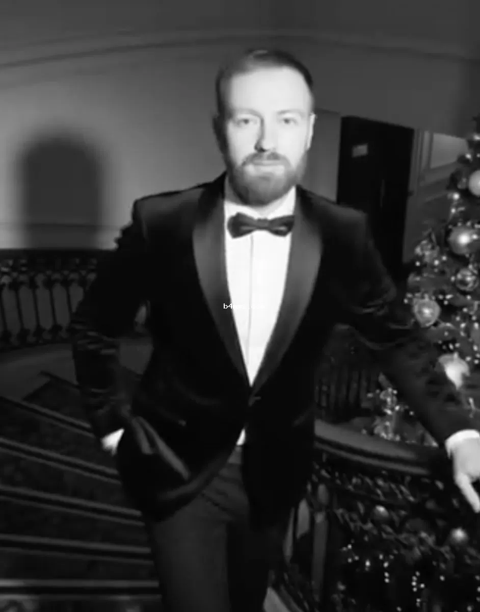 Денис Повалий появился в соцсети 